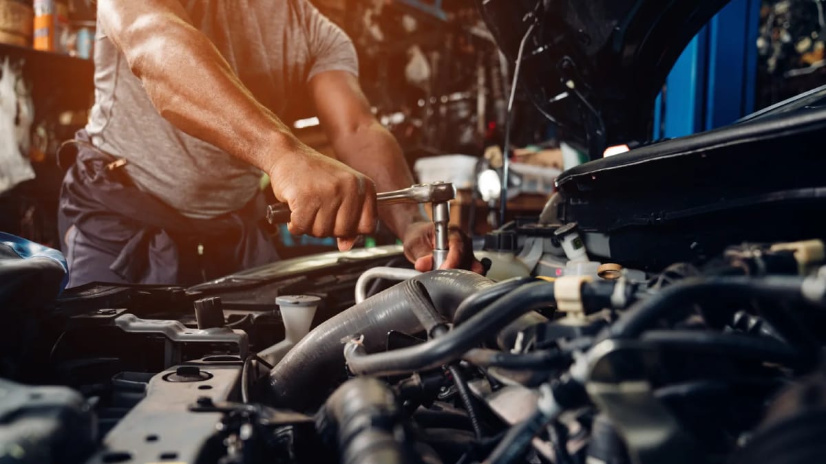 Nowra Mechanical mechanics at work on a car